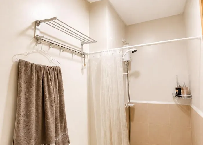 Trees Residences Tower 1 - Mauve Staycation Apartamento